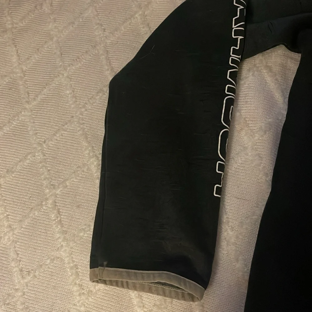 Under Armour Dark Gray hooded sweatshirt. Youth XL. Excellent condition